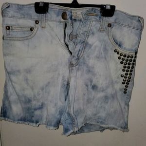 WE THE FREE - DENIM SHORTS
